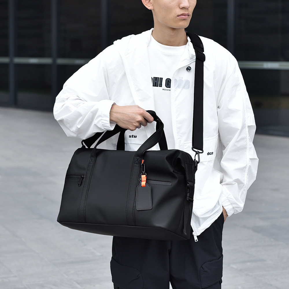 New Large Capacity Men's Business Travel Versatile Commuter Handbag Water-Resistant Sports Fiess Bag Trendy