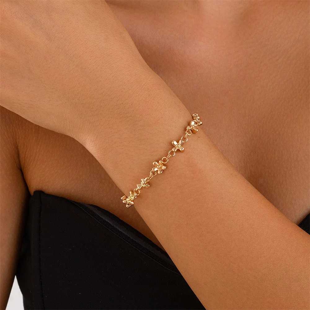 Shiny Cross Pendant Necklace for Women Fashion Daisy Molecule Chain Necklace Bracelet Statement Y2K Ins Party Jewelry Gifts 2024 XJ250604