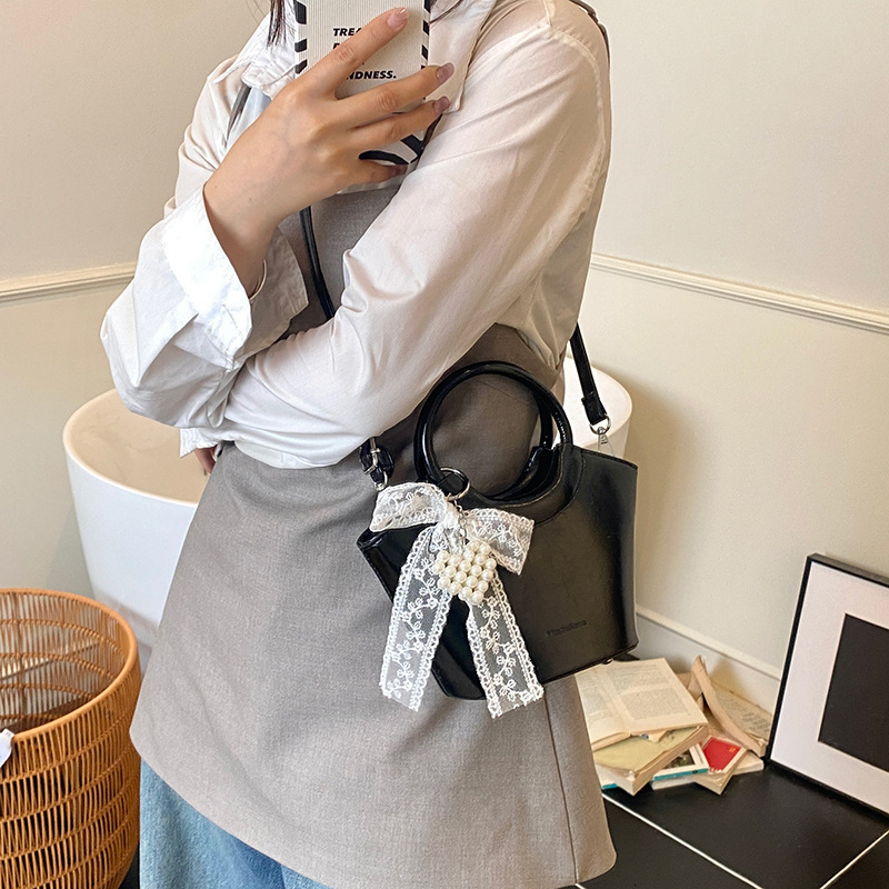 designer Niche Design High-End Sense Round Ring Handbag 2025 New Korean Version Versatile Fashion Single Shoulder Crossbody Bucket Bag