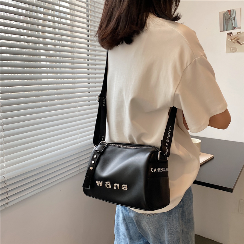 Designer Women's Diamond Encrusted Handbag New Trendy Shopping Bag Fashion Free Shipping Sports Bucket Pillow Bag Casual Texture Cylinder Shoulde