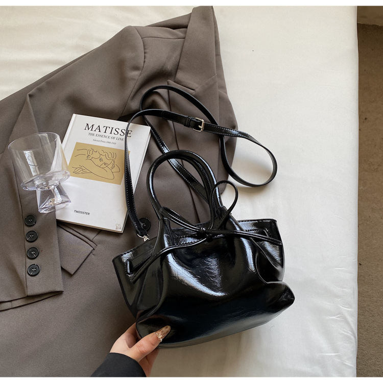 designer Korean Niche Handheld Basket Bag for Women Spring Summer 2025 New Trendy Fashion Bucket Bag with Bowknot Crossbody Bag