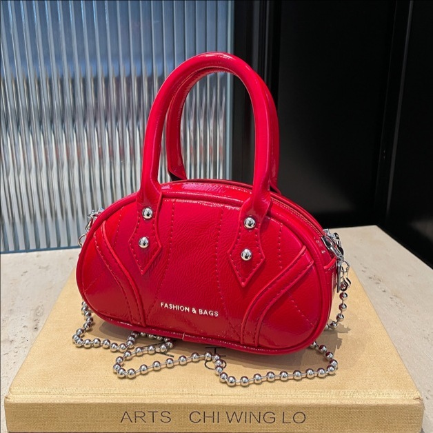 designer 2025 New Fashion Casual Commuter Chain Handbag Pillow Bag for Women Unique Design Personality Shoulder Crossbody Bag