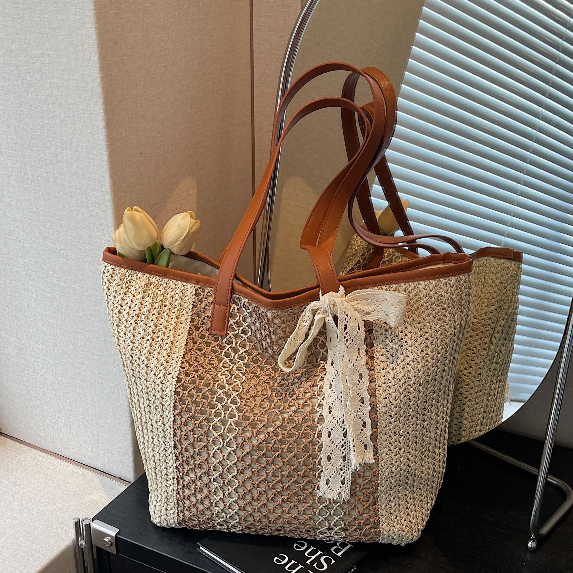 designer Summer Large Capacity Straw Woven Bag for Women 2025 New Fashionable Commuter Shoulder Bag Beach Woven Tote Bag