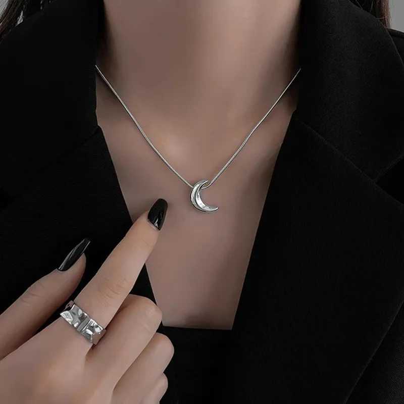 Korean Simple Moon Pendant Necklaces For Women Fashion Silver Color Temperament Snake Bone Chain Necklace Jewelry Bijoux Collar XJ250604