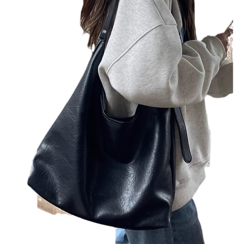 Women's large capacity bag spring and summer new simple soft leather shoulder bag designer retro commuting jumpsuit crossbody bag