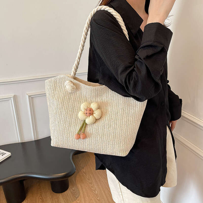 Trendy Large Capacity Woven for Women 2025 New Single Shoulder Fashion Straw Beach Casual Tote Bag