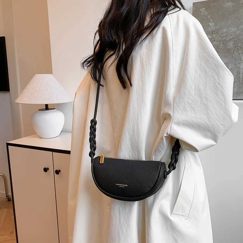 1 Piece of Solid Color Shoulder Bag for Women Versatile Crossbody Bag Fashionable Retro Saddle BagT251028