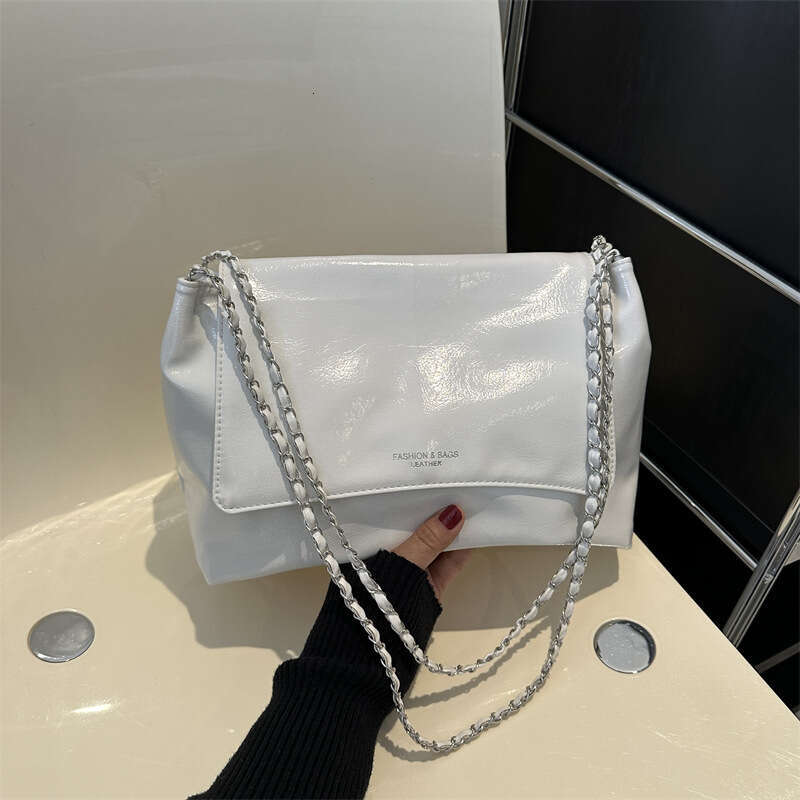 Soft Leather Large Capacity Fashion Simple Commuter Chain Shoulder for Women 2023 Early Autumn New Versatile Ins Tote Bag