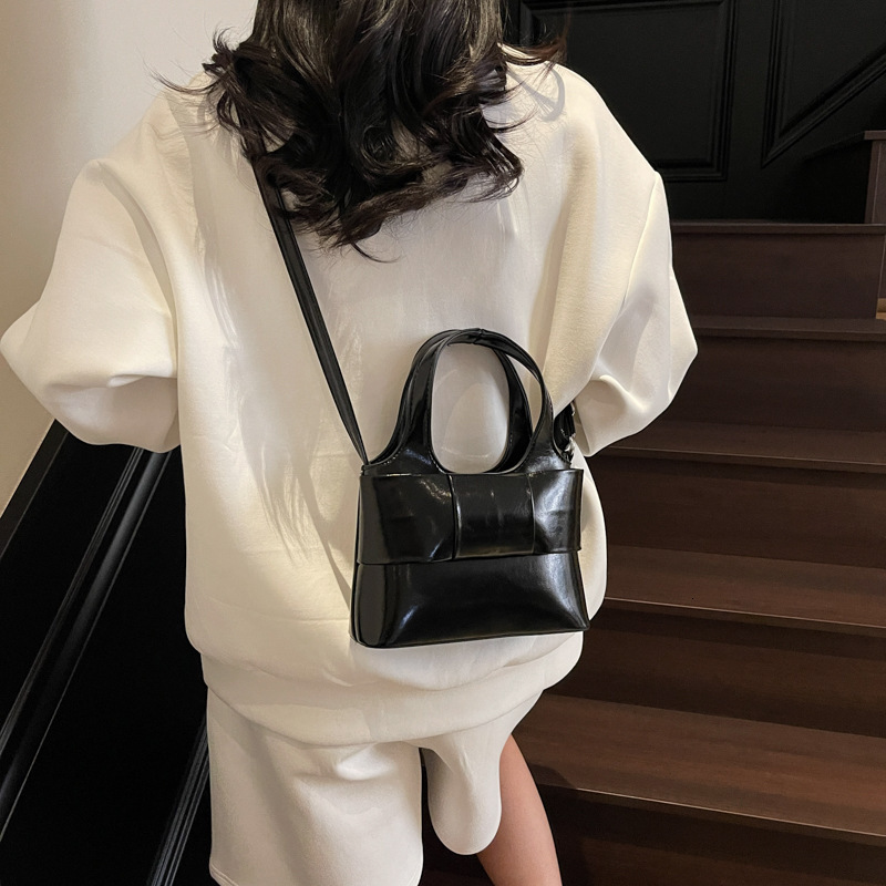 designer Niche Design Handbag 2025 New Pink Sweet Bowknot Bag for Women High-Quality Texture Shoulder Crossbody Bag