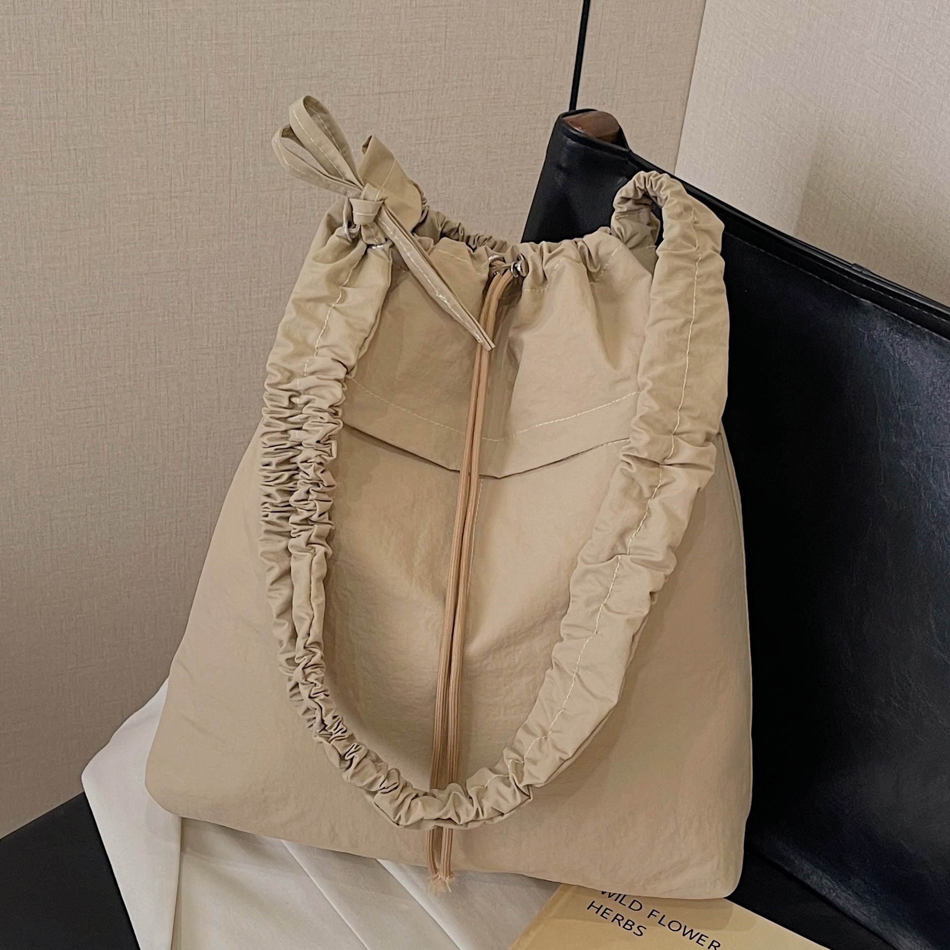 designer Large Capacity Drawstring Bucket Bag 2025 New Korean Style Ins Personality Casual Street Single Shoulder Crossbody Commuter Bag for Women