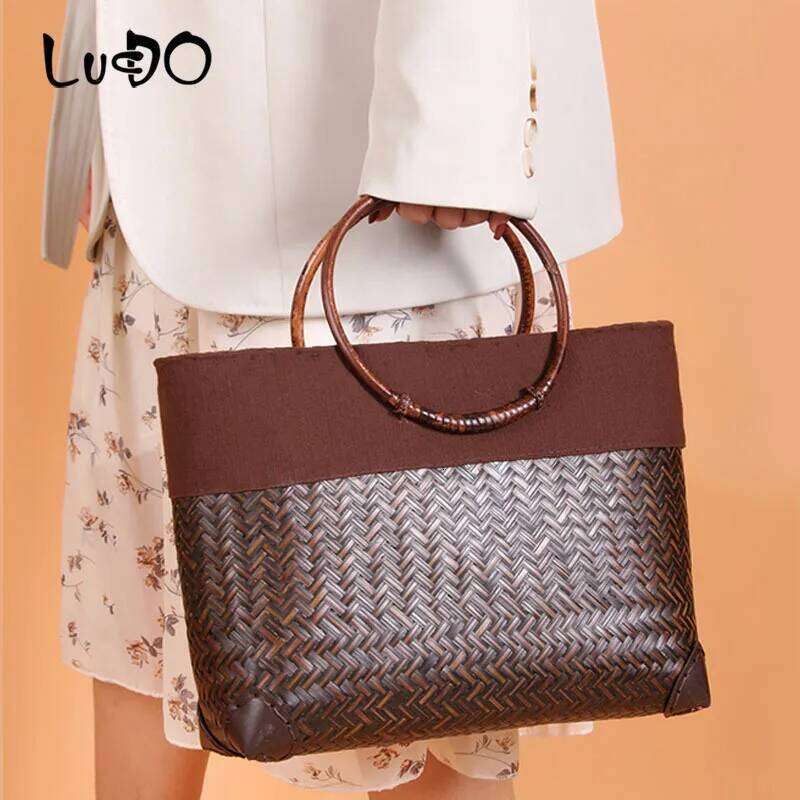 Hot Selling LUCDO Rattan Weave Wooden Handle Retro Ladies Fashion Handmade Retro Bamboo Handbag Old Straw Woven Bags For Women Totes Designer Bags