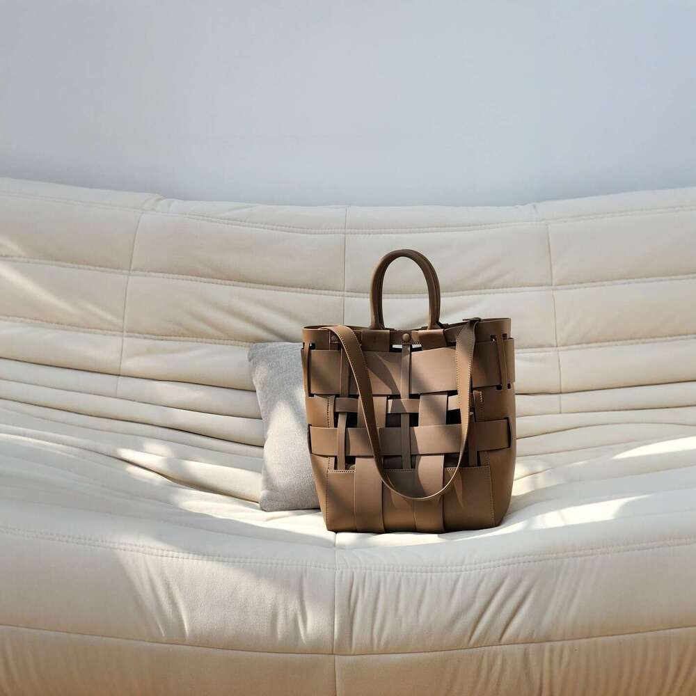 Woven Bag Leather New Hollow Fashion Versatile Genuine Leather Woven Handbag For Women Casual Large Capacity Shoulder Crossbody Bucket Bag Soft Woven 
