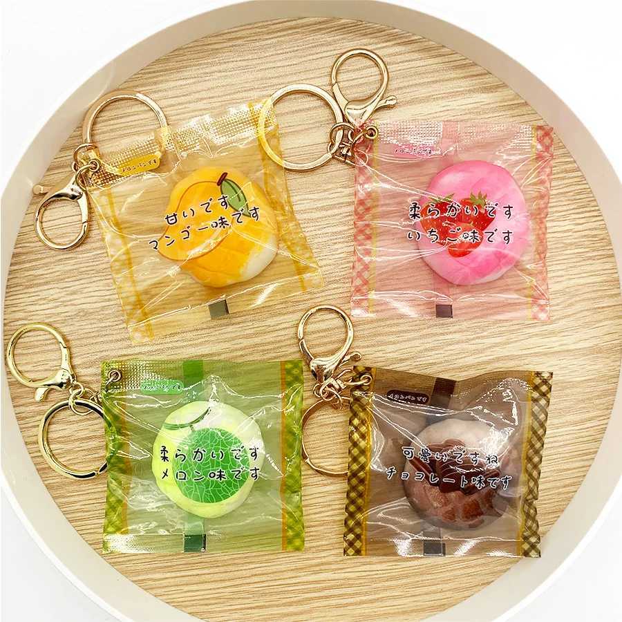 False Pineapple Bread Keychain Bag Phone Backpack Hanging Decoration Stress Relief Toy Keyring Creative Simulation Food Play W250604