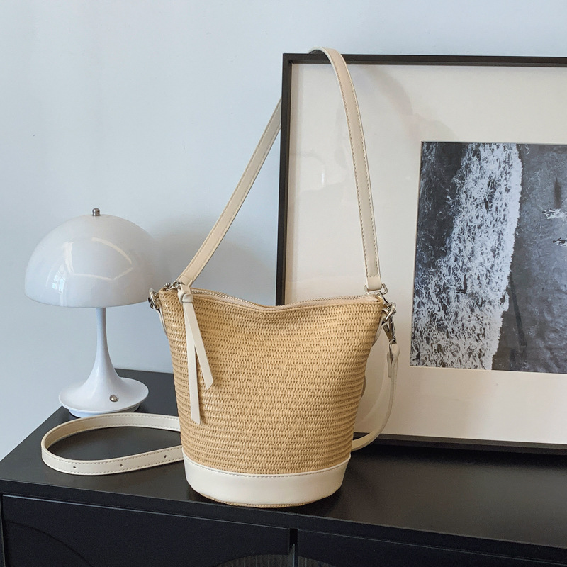 designer Niche Design 2025 New High-End Bucket Bag Commuter Versatile Large Capacity Casual Shoulder Crossbody Handbag