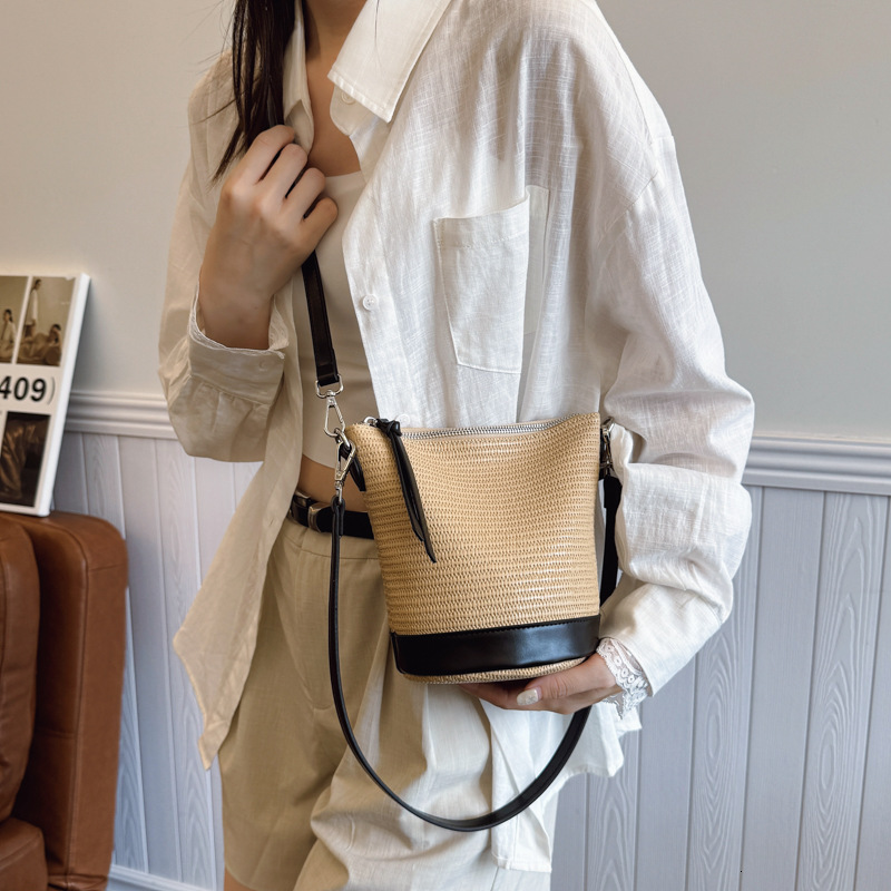 designer Niche Design 2025 New High-End Bucket Bag Commuter Versatile Large Capacity Casual Shoulder Crossbody Handbag