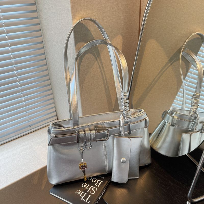 designer Handbag 2025 New Niche Versatile Tote Bag for Women Large Capacity Casual Commuter Shoulder Underarm Bag