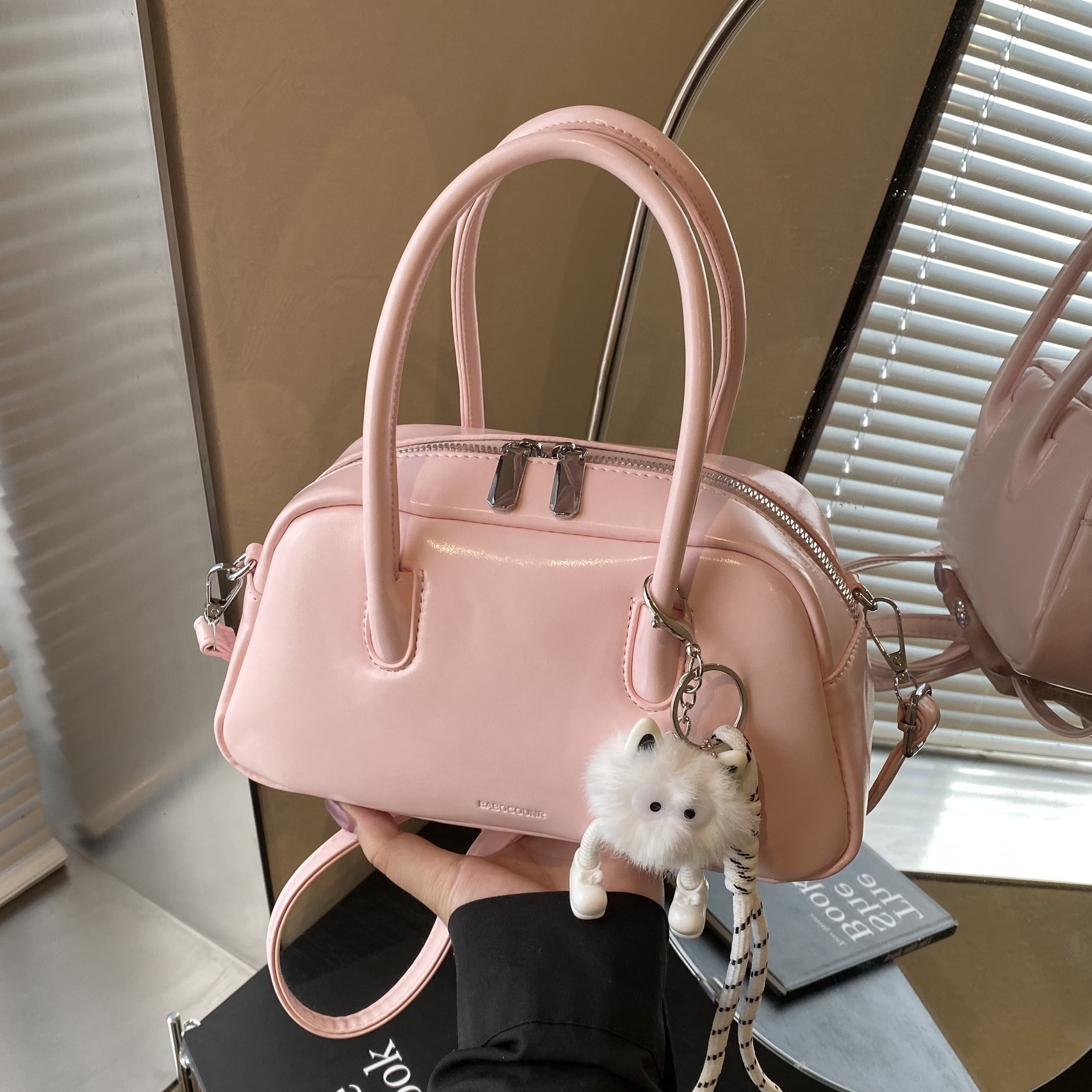 designer Korean Style Simple Handheld Bowling Ball Bag for Women 2025 New Casual Crossbody Bag Niche Commuter Shoulder Pillow Bag