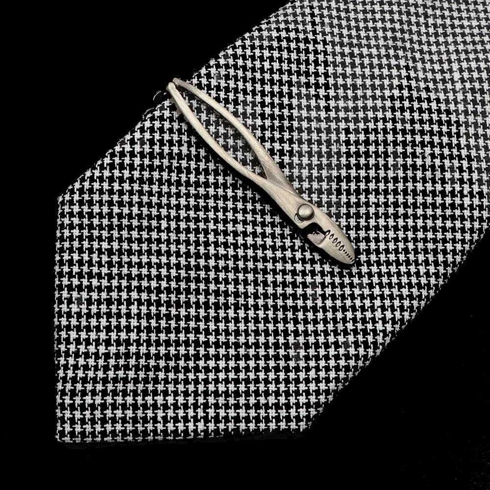 1 Piece Chrome Stainless Tie Clips Scissors Axe Car Owl Sword Hammer Shape Metal Tie Clip for Men Necktie Clips Pin For Mens Gift W250604