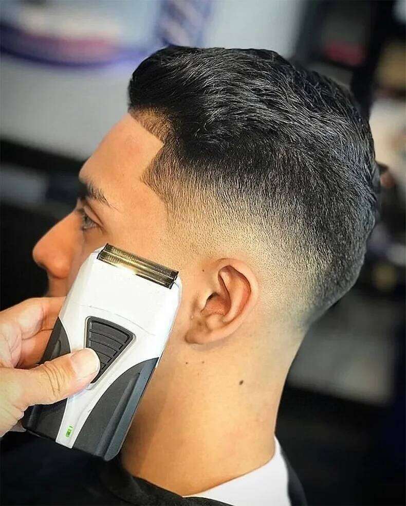 Original Andis Profoil Lithium Plus 17205 Barber Hair Cleaning Electric Shaver For Men Beard Stubble Razor Bald Shaving Hine