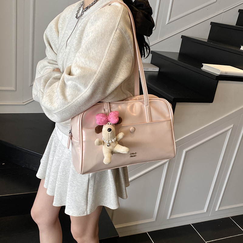 designer Large Capacity Bowling Bag for Women 2025 New Summer Fresh Style Shoulder Bag for Work and Commute Tote Bag