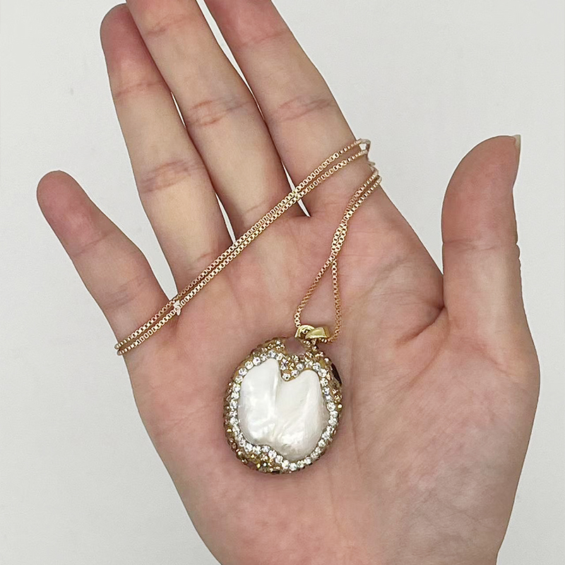 Vintage-Inspired Retro Pearls Neckpiece with Exquisite Baroque Finish Elegance Meets Style Accessory