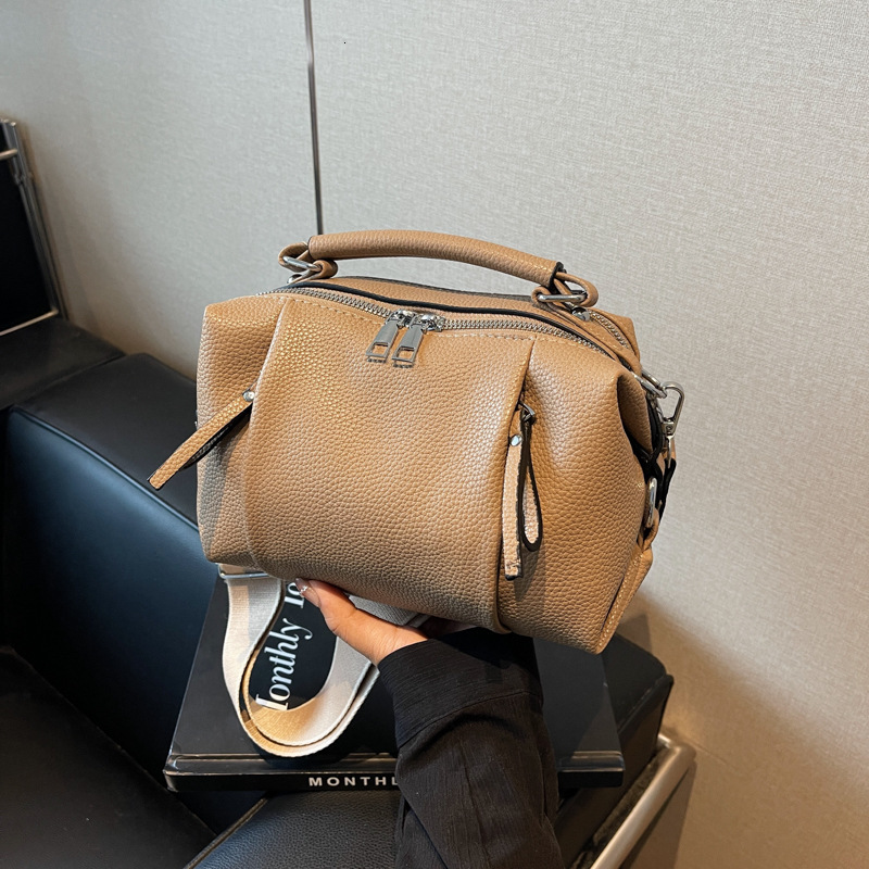 designer Hot-Selling Niche Retro Versatile Handbag for Women 2025 New Fashion Soft Leather Shoulder Crossbody Pillow Bag