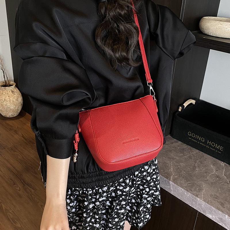 designer 2025 New High-Quality Texture Korean Style Simple Casual Bucket Bag for Women Fashionable Texture Commuter Shoulder Crossbody Bag for Women