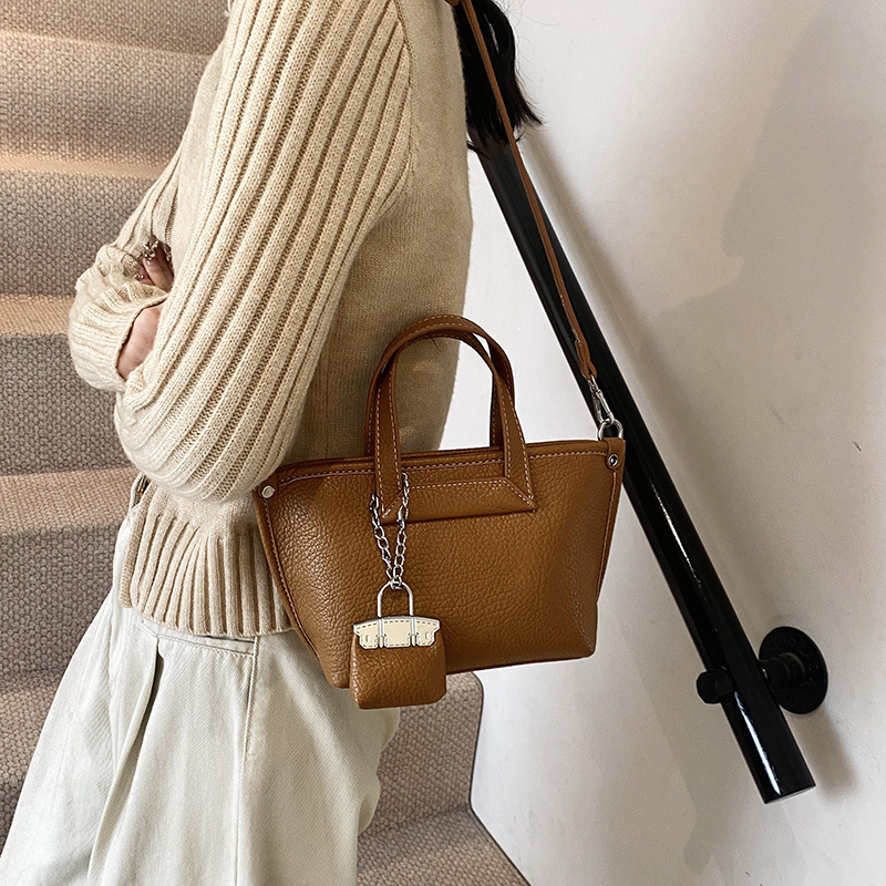 designer Vintage Handbag for Women 2025 Spring New Trendy Bucket Bag Fashion Casual Trendy Shoulder Tote Bag