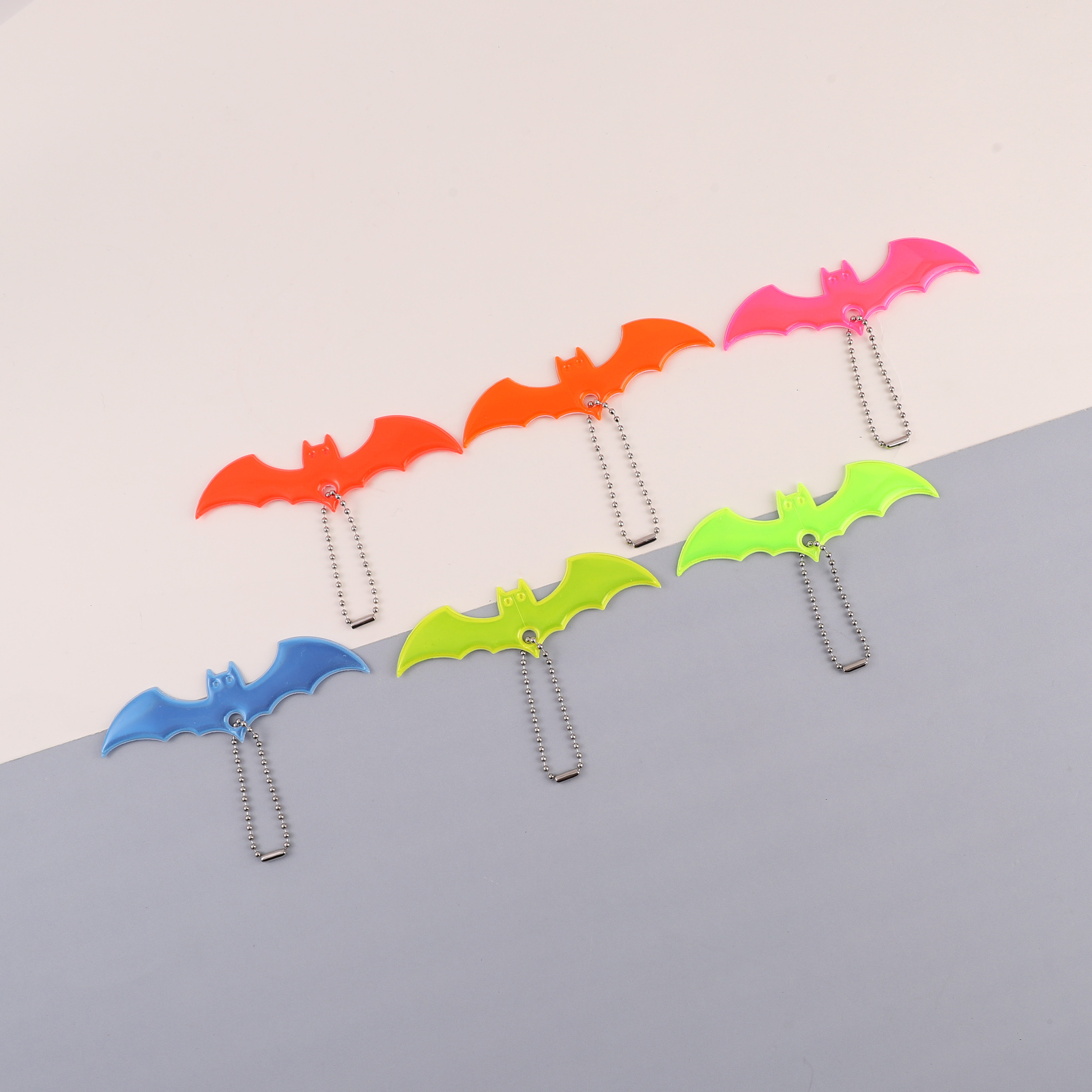 Bats Shape Glow-in-the-Dark Backpack Keychain with Night Visibility Up to 200M - High Reflectivity PVC Safety Warning Accessory