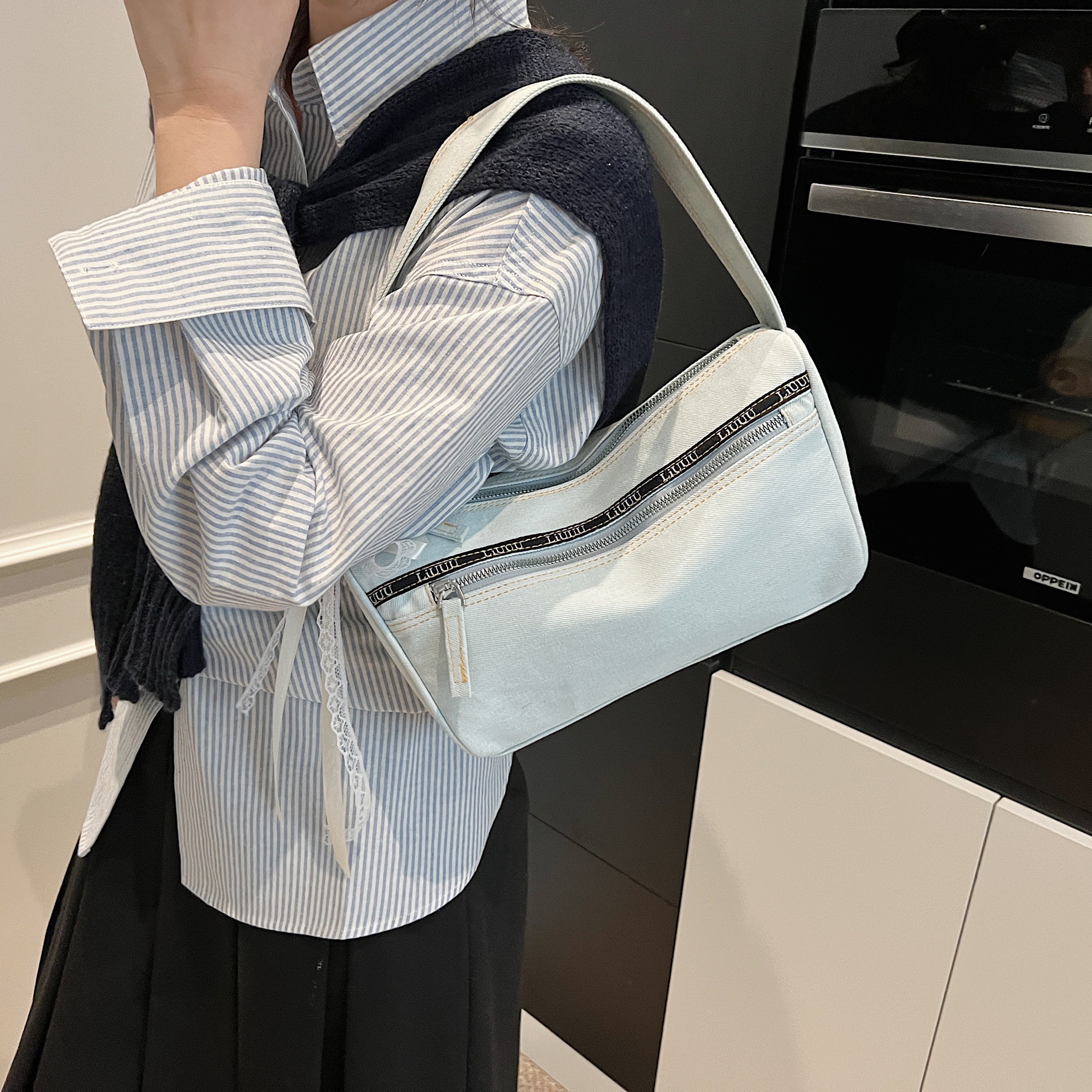 designer Niche High-End Denim Handheld Underarm Bag for Women 2025 New Retro Versatile Handbag Shoulder Underarm Bag