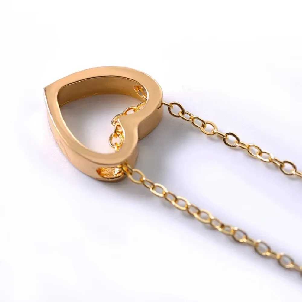 FSUNION Simple Womens Hollow Pendant Necklace Heart Design Black Gold Plated Fashion Jewelry Gifts Sliver Color Metallic Chain XJ250604