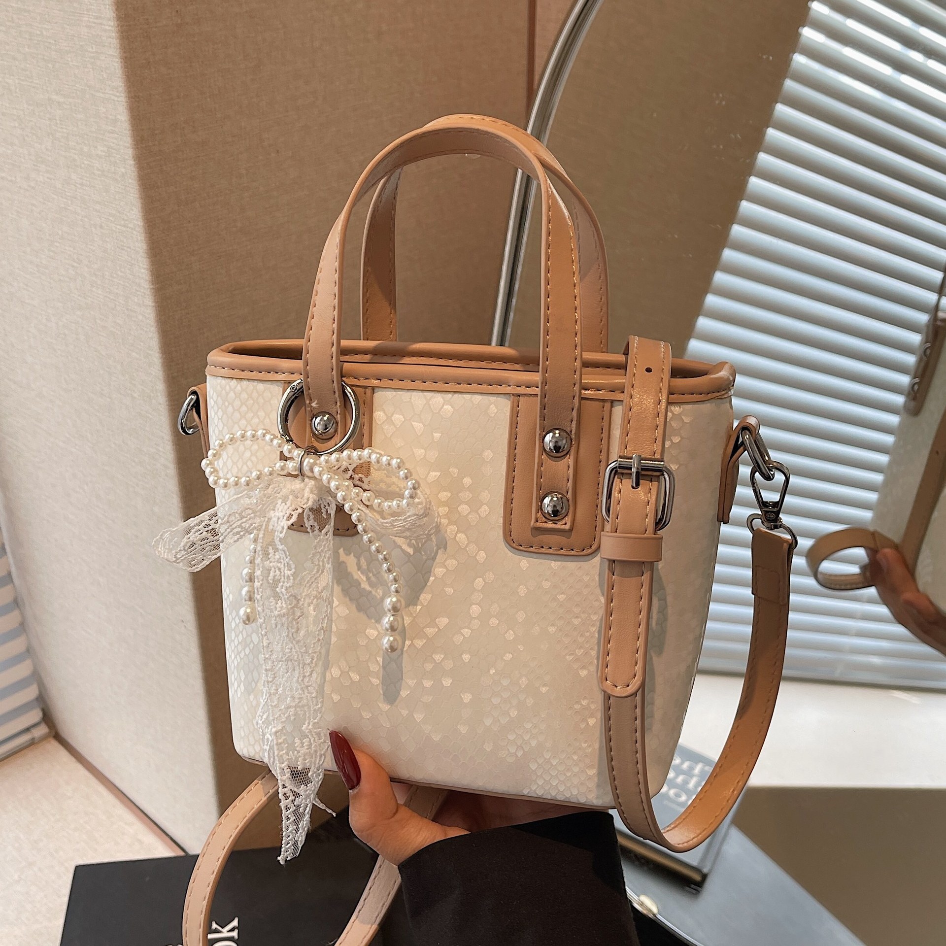 designer High-Quality Texture Small Bag for Women 2025 New Summer Trend Single Shoulder Crossbody Bag Fashion Super Popular Handheld Bucket Bag