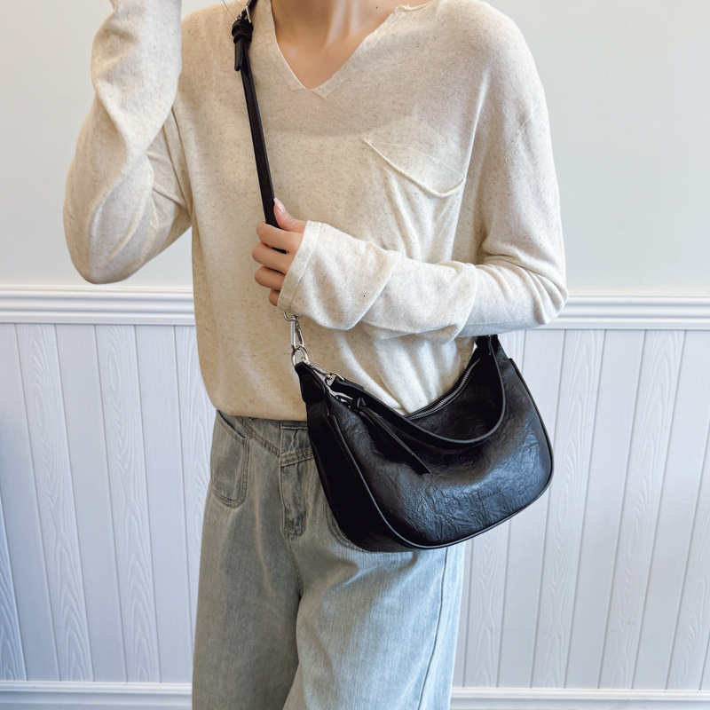 designer 2025 New Small Bag for Women, High-End Crossbody Dumpling Bag, Niche Design, Fashionable Versatile Commuter Underarm Bag