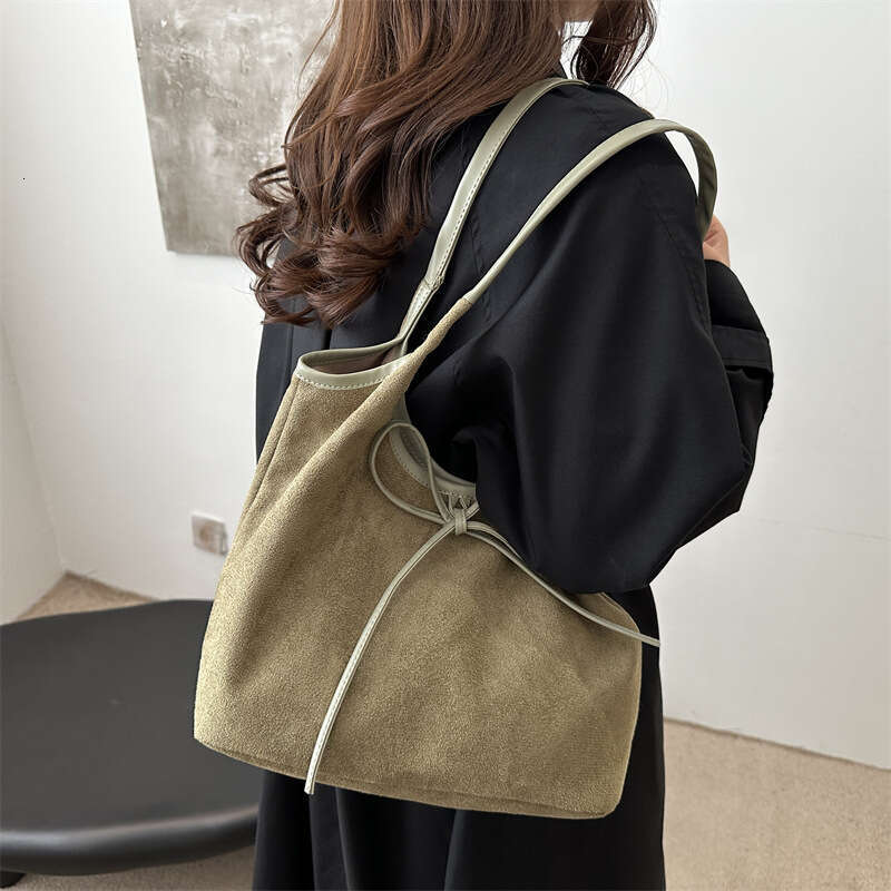 Large Capacity Casual Fashion Personality Bowknot Design Women's 2024 Suede New Commuter Underarm Shoulder Bag