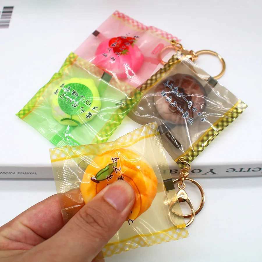 False Pineapple Bread Keychain Bag Phone Backpack Hanging Decoration Stress Relief Toy Keyring Creative Simulation Food Play W250604