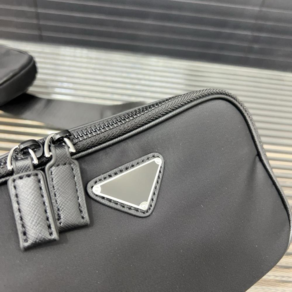 Casual crossbody bag, single shoulder lightweight nylon crossbody bag, single shoulder thick Oxford cloth versatile men's and women's small 