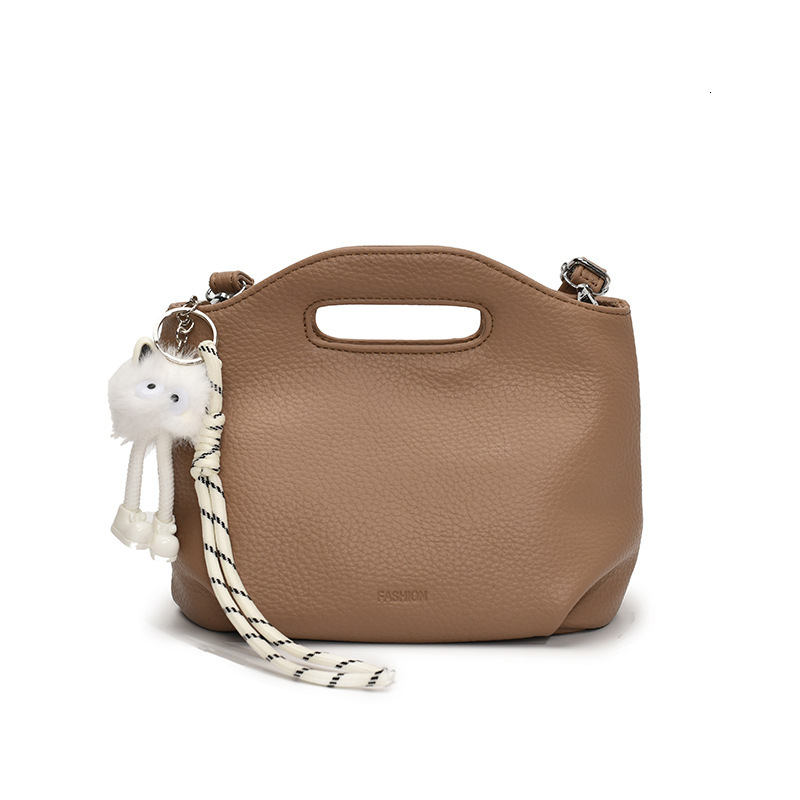 designer Handheld Pleated Cloud Bag for Women 2025 New Trend Korean Style Niche Underarm Bag Versatile Crossbody Bag Bucket Bag