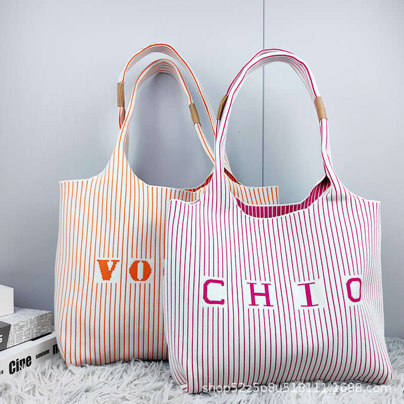 Korean 2024 New Style Leaf Pattern Tote Large Capacity Women's Casual Student Niche Design Shoulder Bag