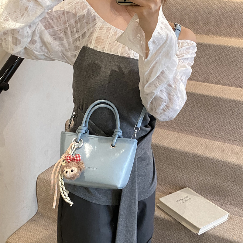 designer Korean Style High-End Fashion Small Bag 2025 New Versatile Simple Handbag for Work Commute Shoulder Crossbody Bag