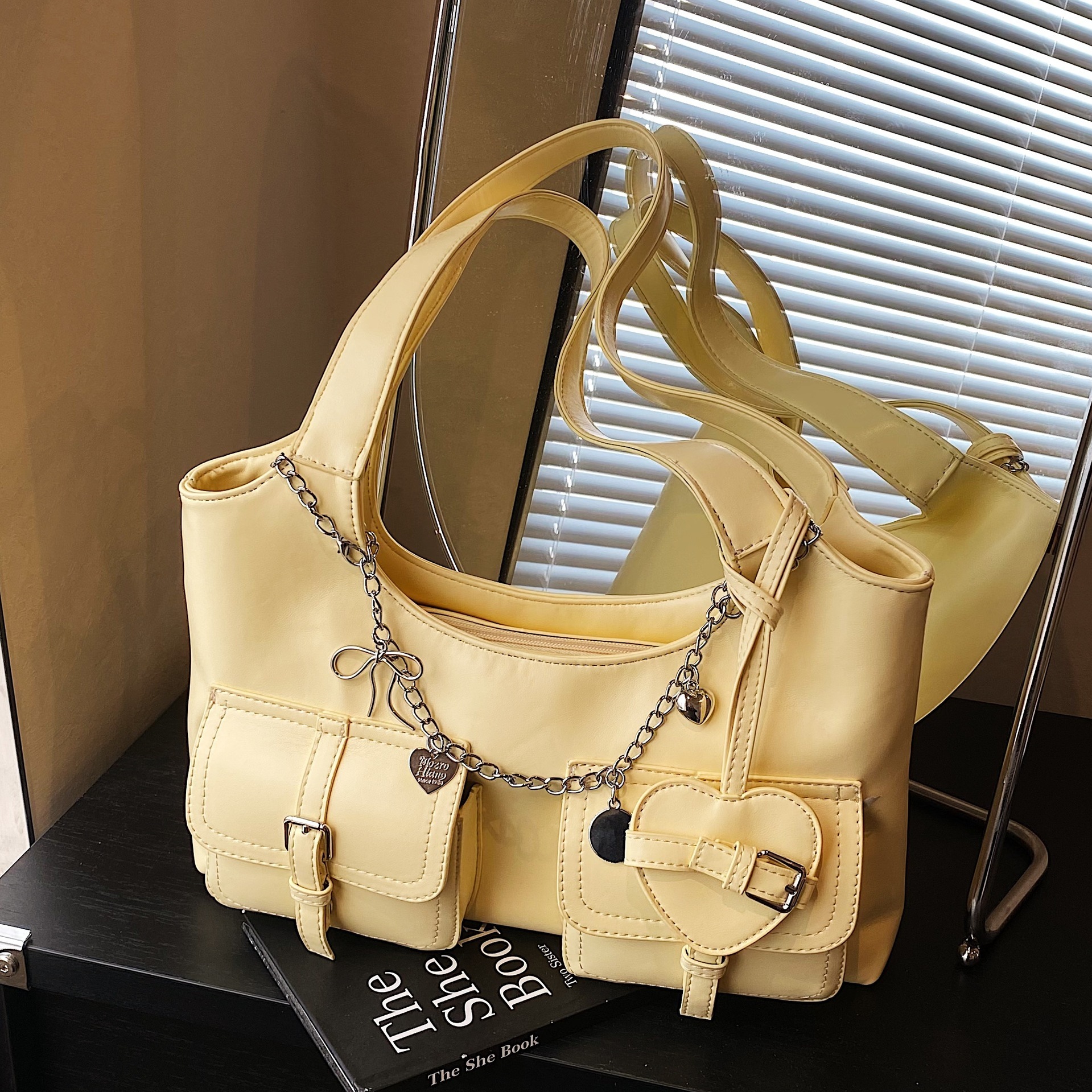 designer High-end Underarm Bag for Women, Commuter Bag 2025 New Large Capacity Fashion Single Shoulder Tote Bag Simple Handbag