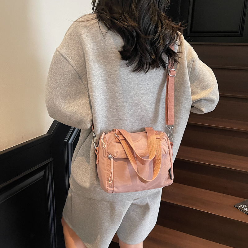 designer Fashion Versatile Handbag 2025 New Casual Travel Shoulder Crossbody Bag Lightweight Nylon Cloth Handbag for Women