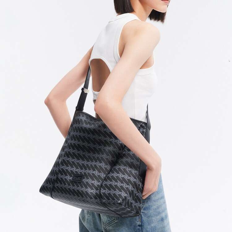 Women's Bags Designer Women's Bags Designer Omto Spring Summer New Black Truffle Soft Hobo Crossbody Large Capacity Women's Commuter Sh