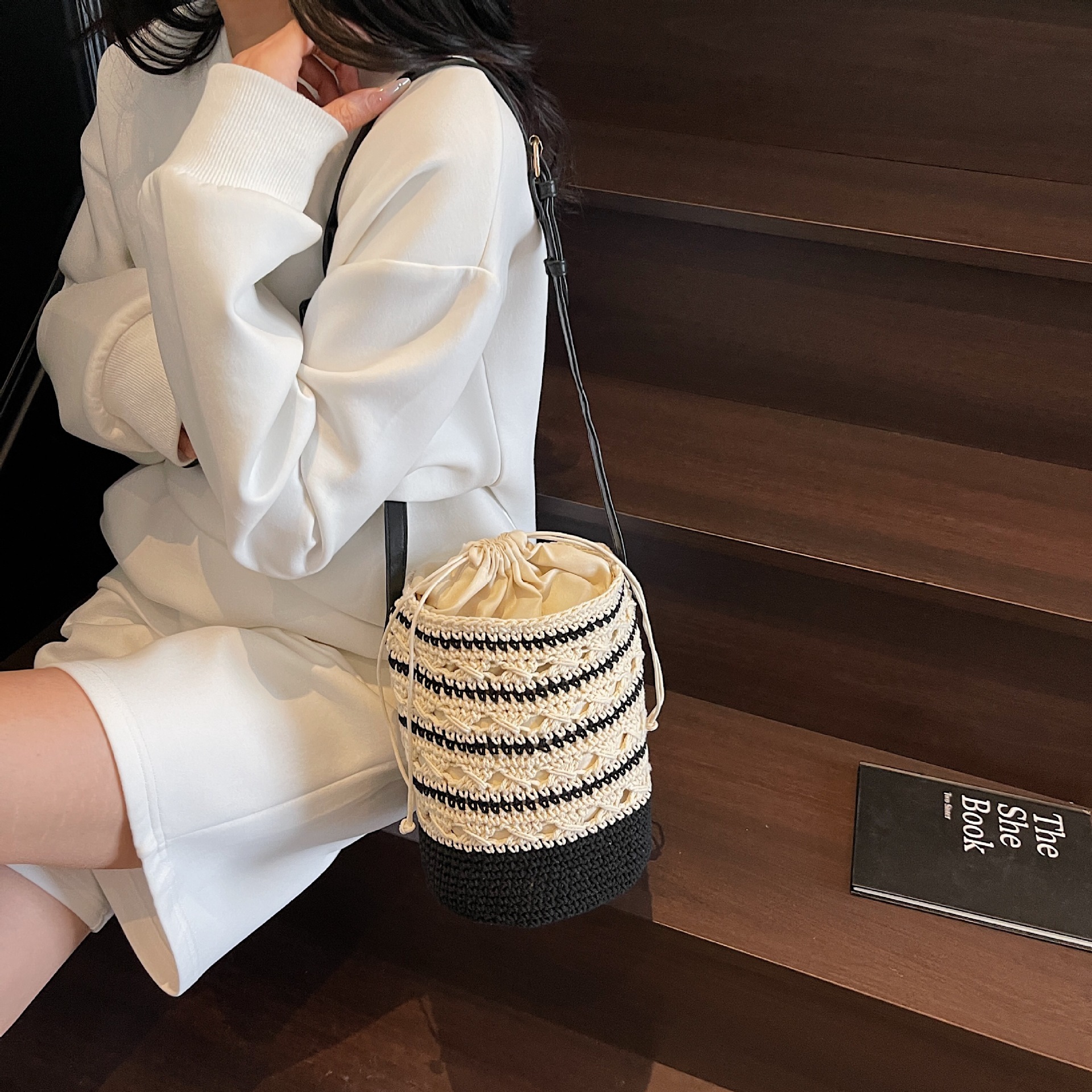 designer Woven Cotton Thread Bucket Bag Single Shoulder Patchwork Striped Bucket Bag Versatile Vacation Beach Bag Drawstring Crossbody Handbag