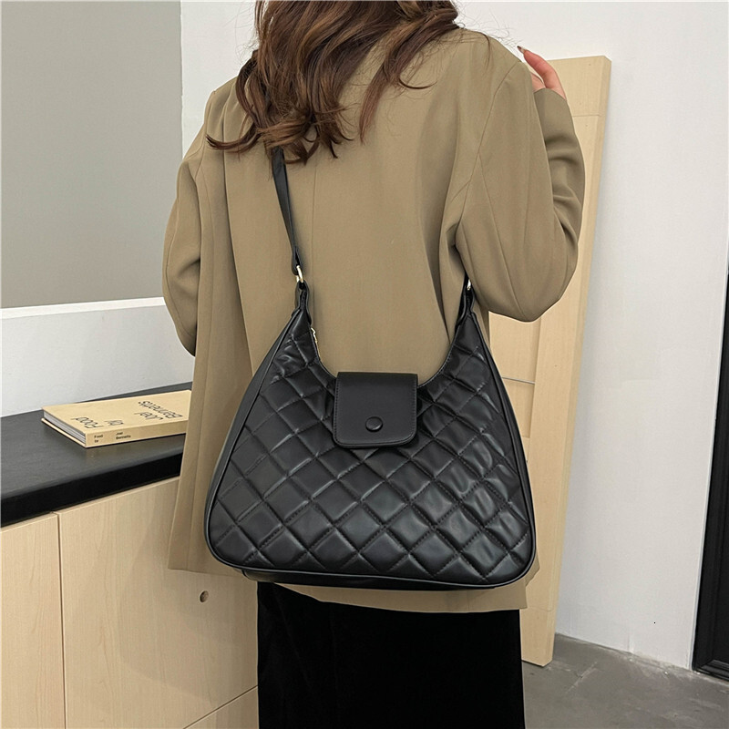 Free Shipping Designer Bag Lingge Handheld Single Cross Shoulder Womens Bag Fashionable And High End Small Fragrant Style 2025 New Edition