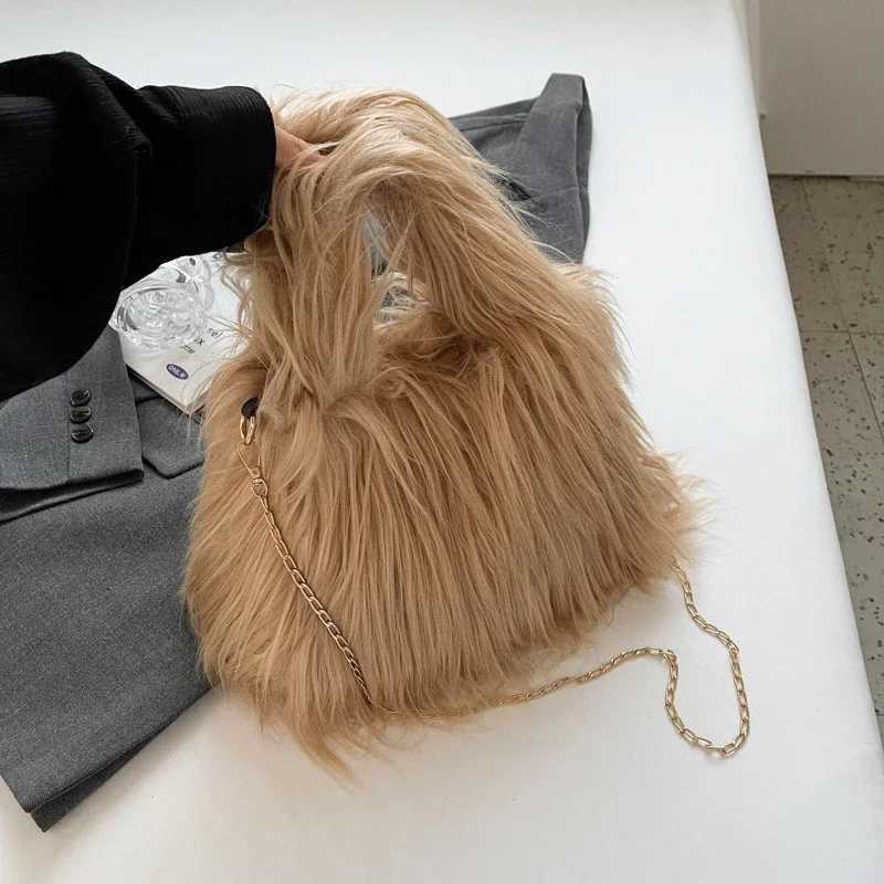 Fashion Clutches Wallet Winter Warm Shoulder Bags Phone Purse and Handbags Soft Plush Women Chain Crossbody Bag Totes bolso XJ250604