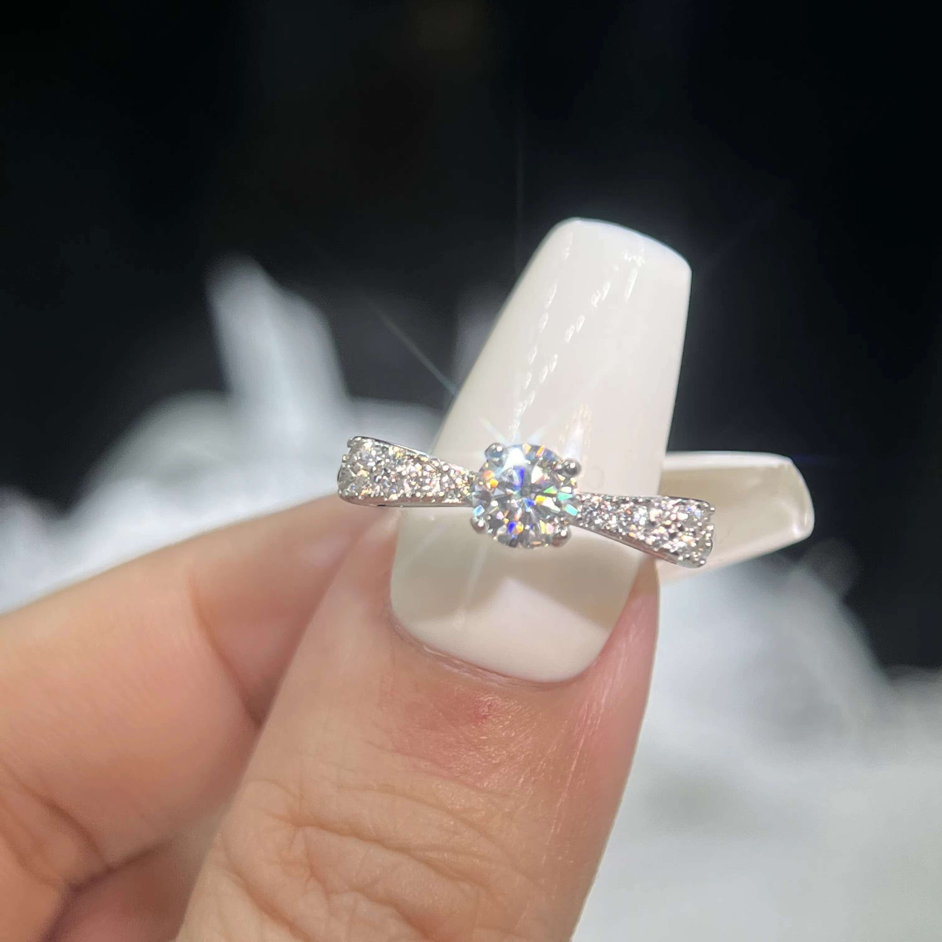 Fine Jewelry VVS 0.5ct Lovely Bowknot Diamond Moisssanite White Gold Plated s925 Sterling Silver Engagement Ring for Women Lady