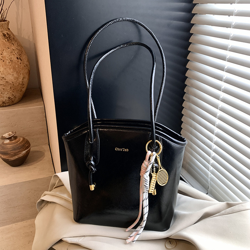 designer Trendy Simple Large Capacity Shoulder Underarm Bag for Women 2025 New High-end Fashion Versatile Handheld Bucket Bag