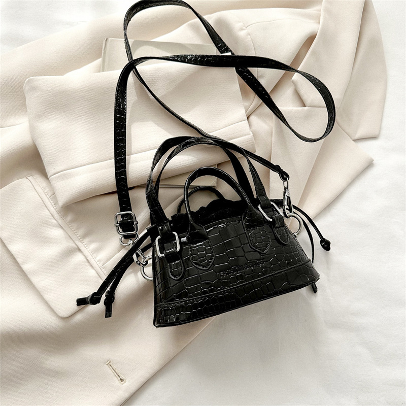 High quality brand new high-quality free designer bag design bag 2025 new fashionable and simple handbag casual commuting crossbody bag brand new free