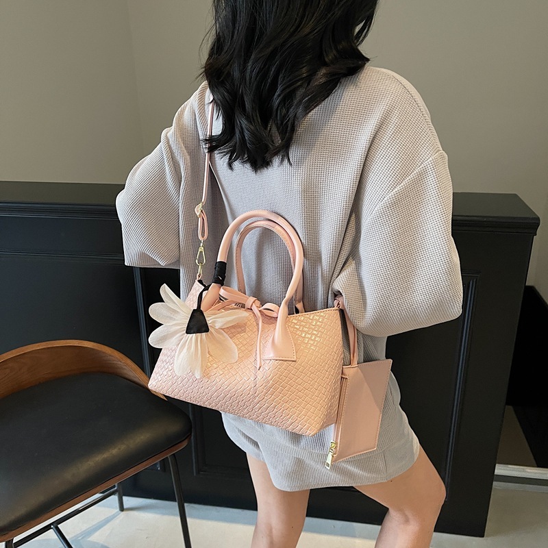 designer Korean Niche Handwoven Bag for Women 2025 New Trendy Fashion Commuter Basket Bag Super Popular Small Tote Bag