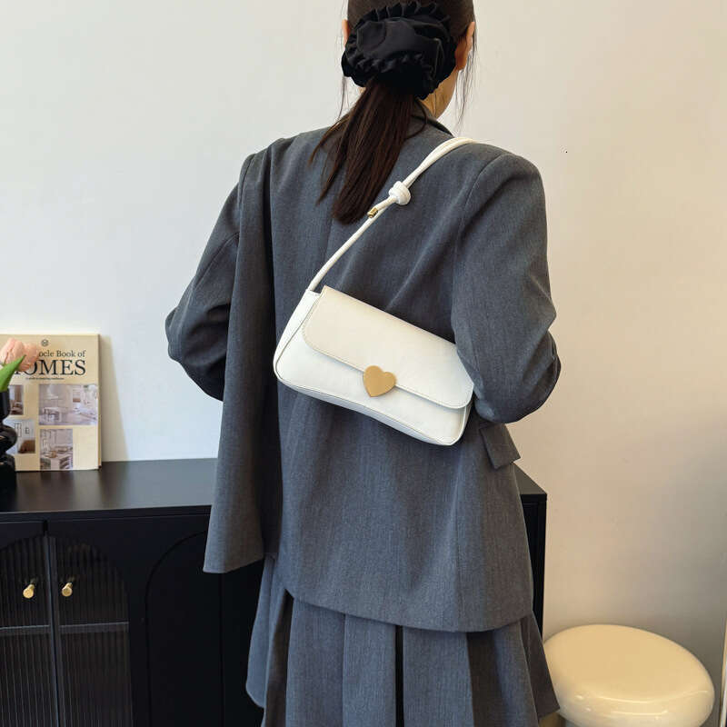 Minimalist Texture Underarm 2025 New High-end Heart Shoulder Small Square Commuter Crossbody Bag